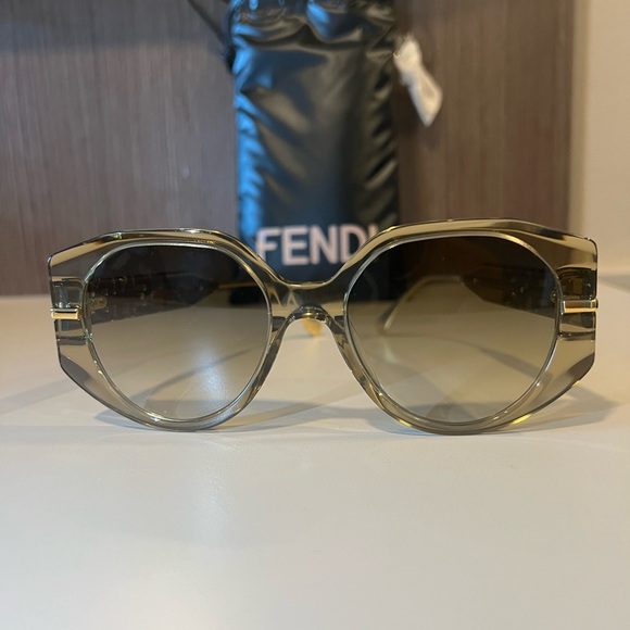 Fendi Sunglasses. NEW - Picture 2 of 8